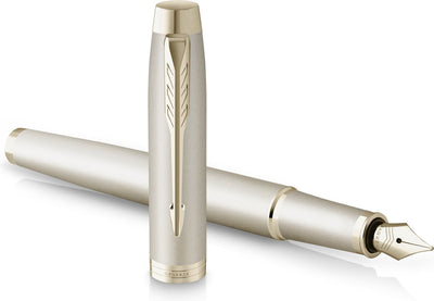 Stylo plume Parker im monochrome | encre bleue | finition et détails couleur champagne | point moyen | avec coffret cadeau