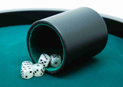 Hot games dice cup pro cuir artificiel noir 10x8cm..