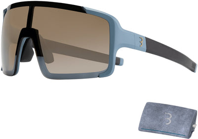 Lunettes de cyclisme Bbb pour hommes et femmes - Lunettes de soleil de vélo avec grand verre pour une protection UV à 100 % - Lunettes de sport durables à monture complète - Fumée bleue - Chester BSG-69