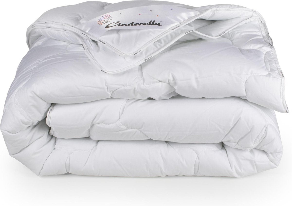 Couette moelleuse Cendrillon 4 saisons - 1 personne - garnissage synthétique - housse coton - anti-allergie - 140x200 cm