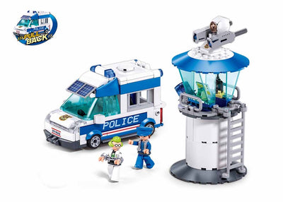 La police de la métropole de Sluban escorte le criminel Yuri (retrait) (m38-b1218)