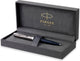 Stylo à bille Parker 51 | boîtier bleu foncé avec finition chromée | pointe moyenne avec recharge d'encre noire | emballage cadeau