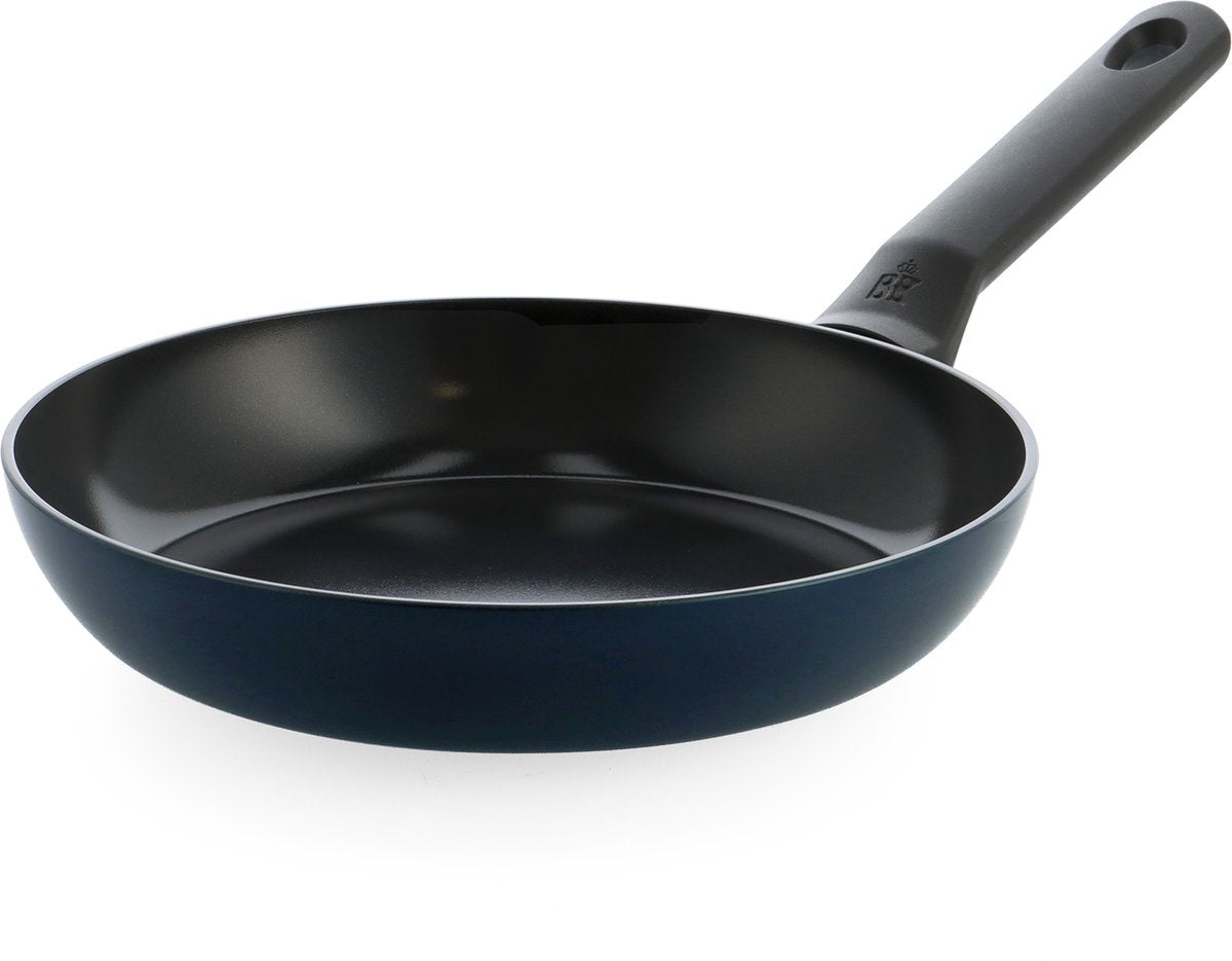 Poêle BK Enjoy 24 cm – revêtement antiadhésif sans PFA – poêle à induction – poêle en céramique – passe au four jusqu'à 160°c – passe au lave-vaisselle – poignées froides – bleu oxford