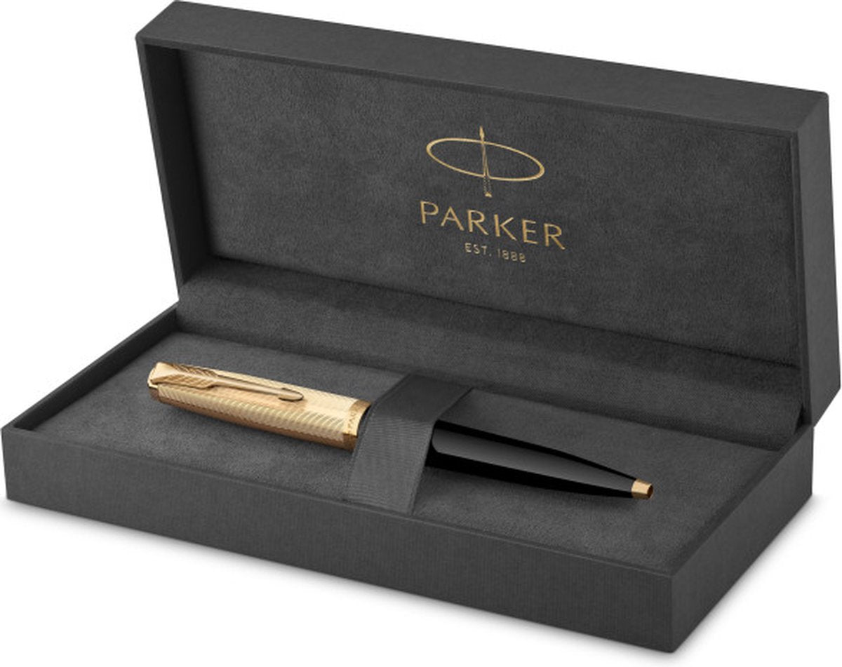 Stylo à bille Parker 51 | boîtier noir luxueux avec finition dorée | plume moyenne 18 carats avec recharge d'encre noire | emballage cadeau