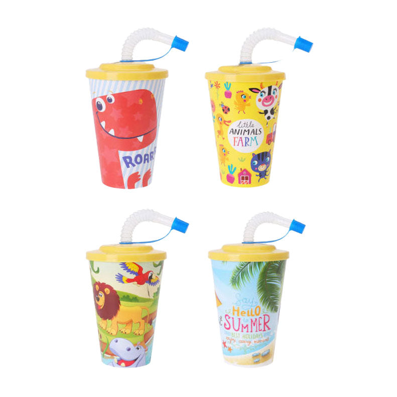 Tasse à boire avec de la paille