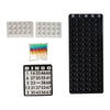 Bobine de bingo noire avec plateau de jeu, cartes de bingo et jetons