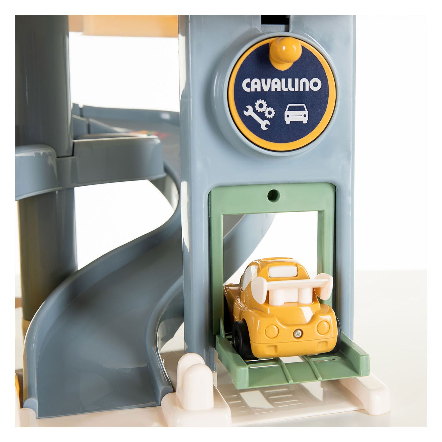 Garage de luxe Cavallino avec voitures de couleurs pastel