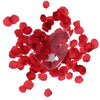 Pétales de rose rouge dans le coeur de boîte-cadeau