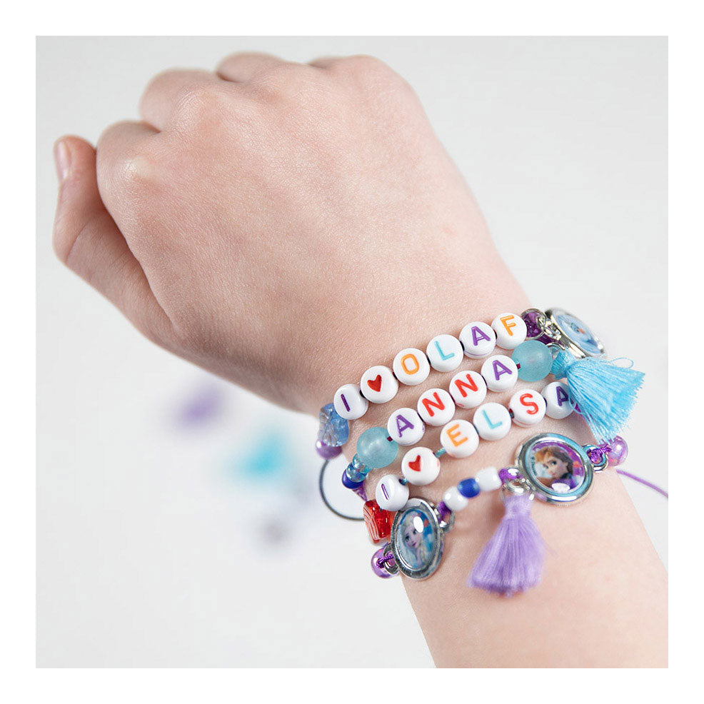 Bracelets de lettres congelées au total