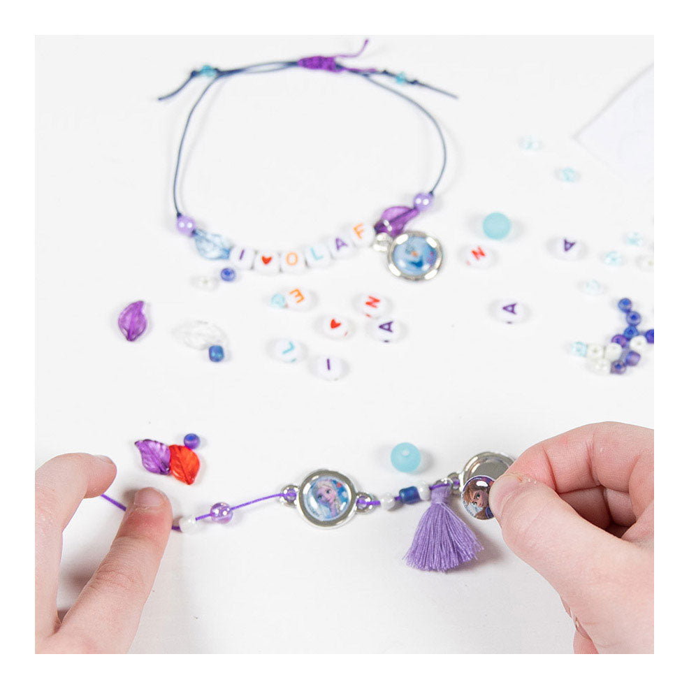 Bracelets de lettres congelées au total