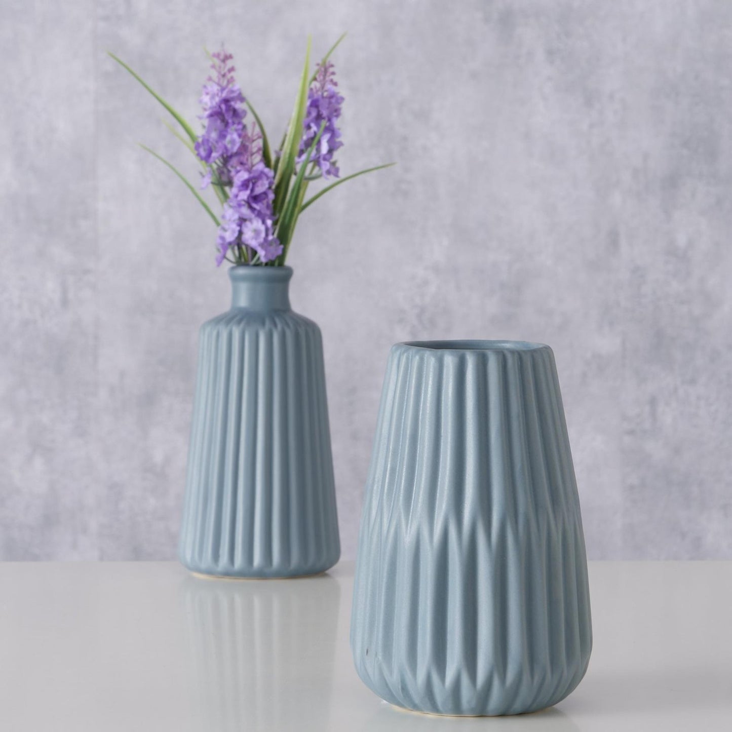 Boltze home vase nervuré en porcelaine h18cm bleu clair