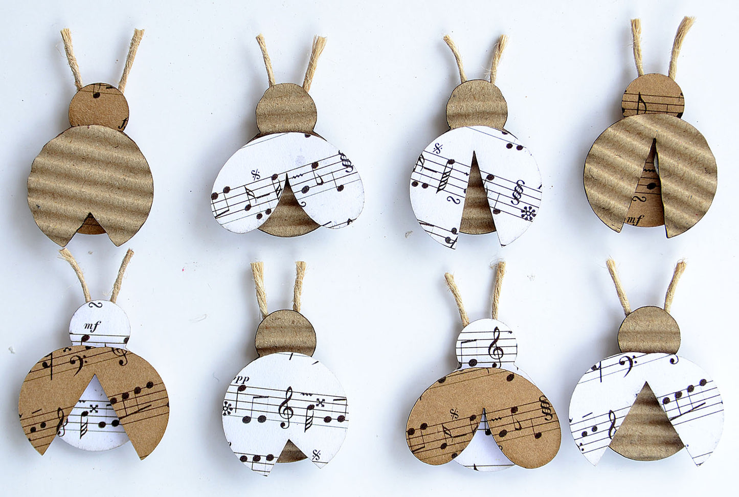 Vaessen creative • éléments créatifs ondulé imprimé kraft coccinelles 8pcs