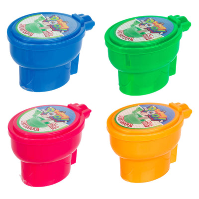 Toi-toys pète du mastic dans la cuvette des toilettes
