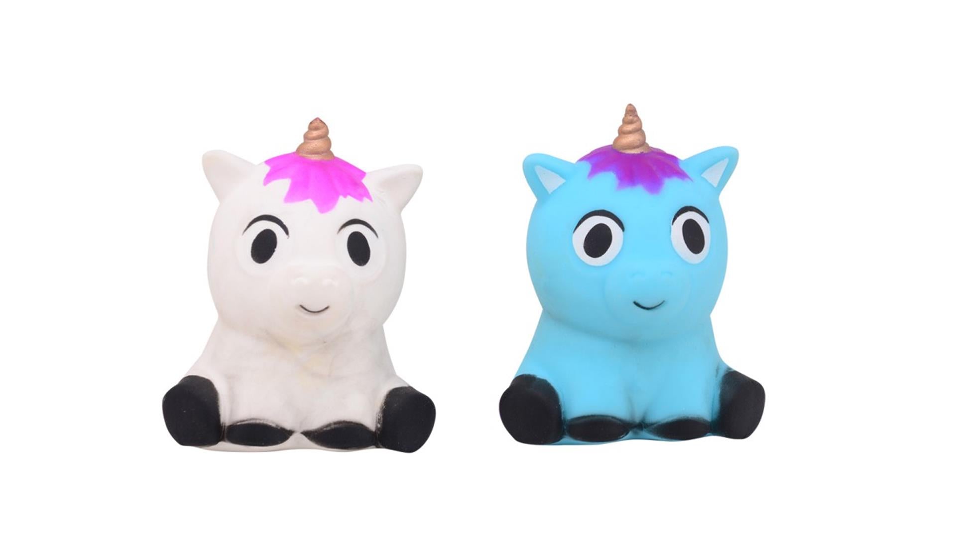 Johntoy serre la licorne