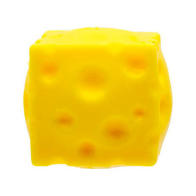 Jono Toys presse un bloc de fromage
