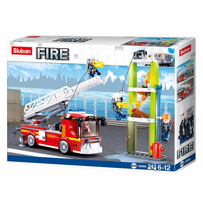 Exercice de voiture d'échelle de la brigade des pompiers de Sluban