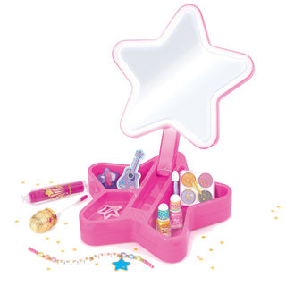 Spectron en fait un véritable ensemble de studio de beauté glamour dans les coulisses - 44 pièces.