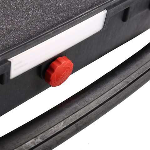 Études d'explorateur Rouge Ligne 13513 Case de canon avec cueillette de mousse