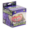 Johntoy presse la boule de monstre