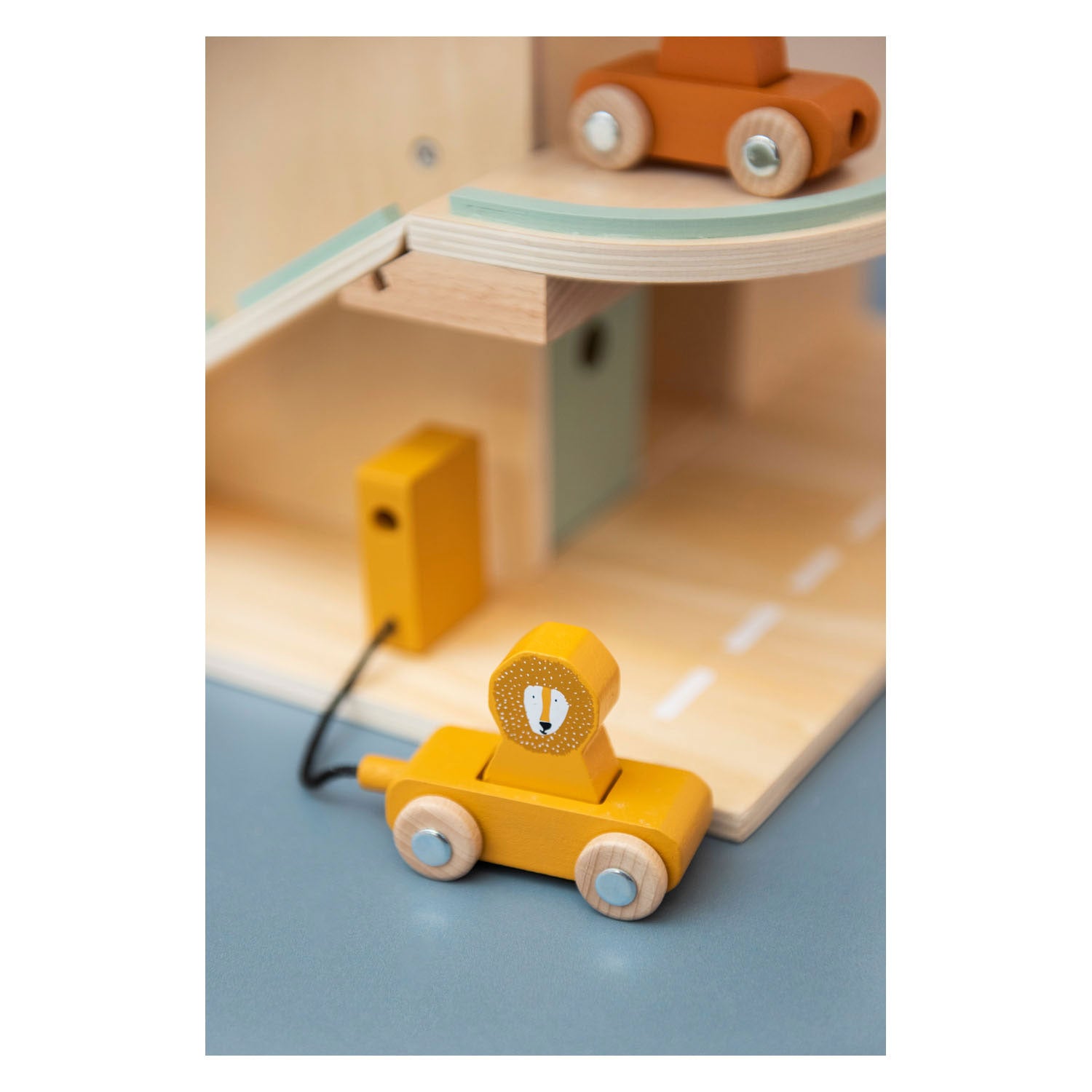 Garage en bois trixie avec accessoires