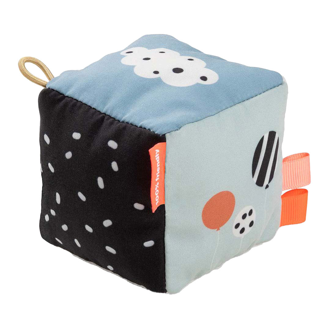 Fait par le contraste de cerf Cube Happy Clouds