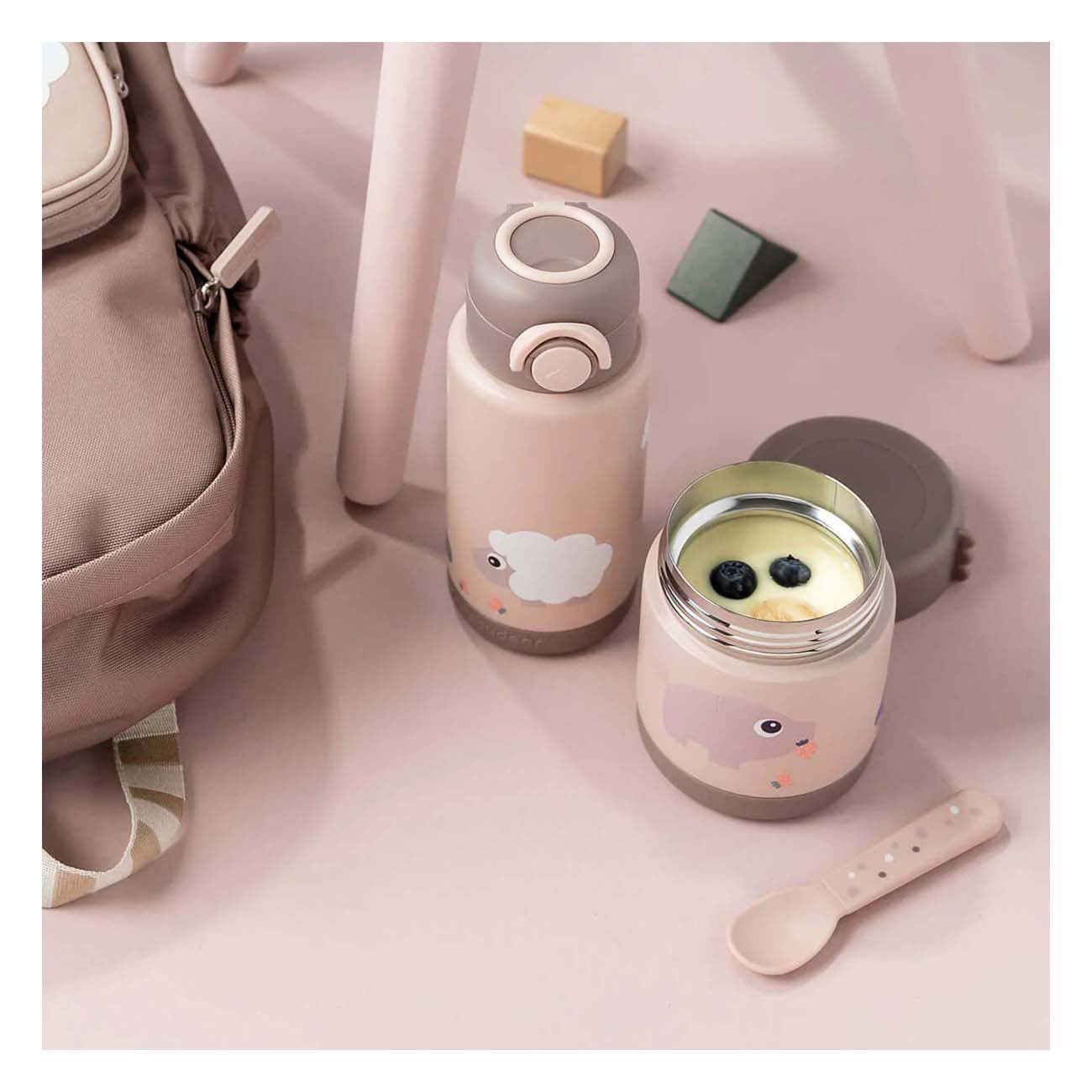 Fait par des cerfs isolés bouteille de boisson minuscule ferme - rose
