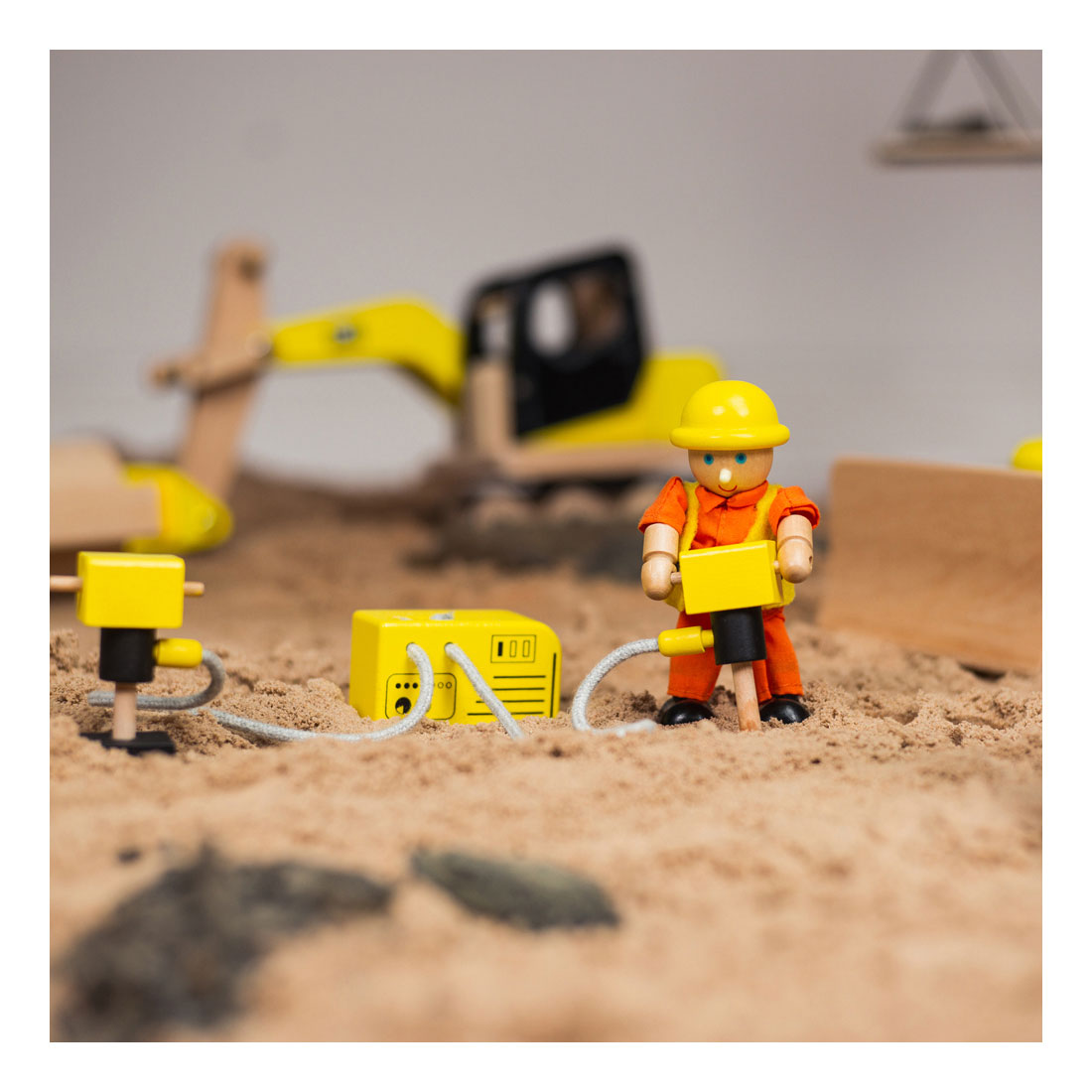 Tidlo Wooden Dollhouse Construction Workers Material Material, 13dlg.