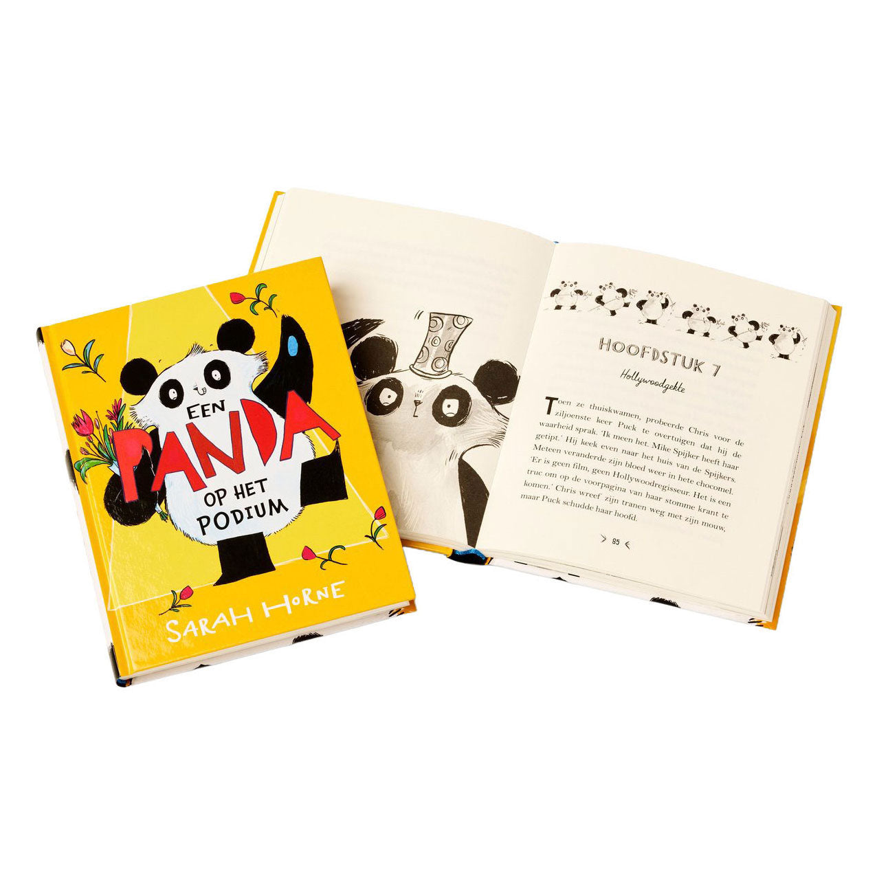 Livre central abritant un panda sur scène