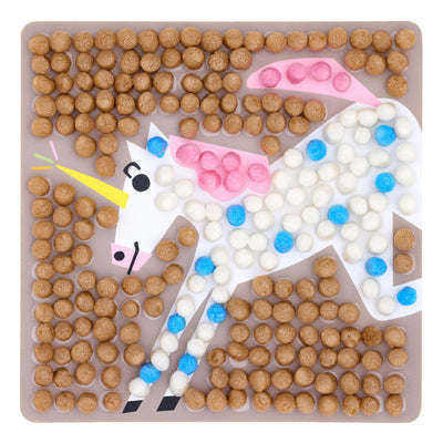 Les cartes mosaïque Playmais décorent la licorne