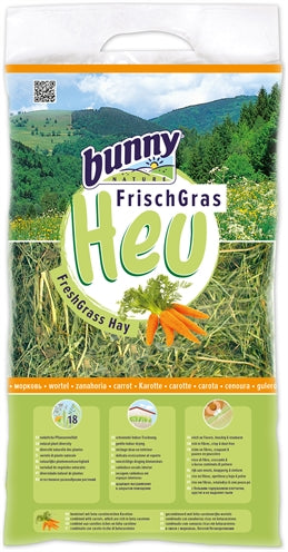 Nature lapin foin d'herbe fraîche avec carotte