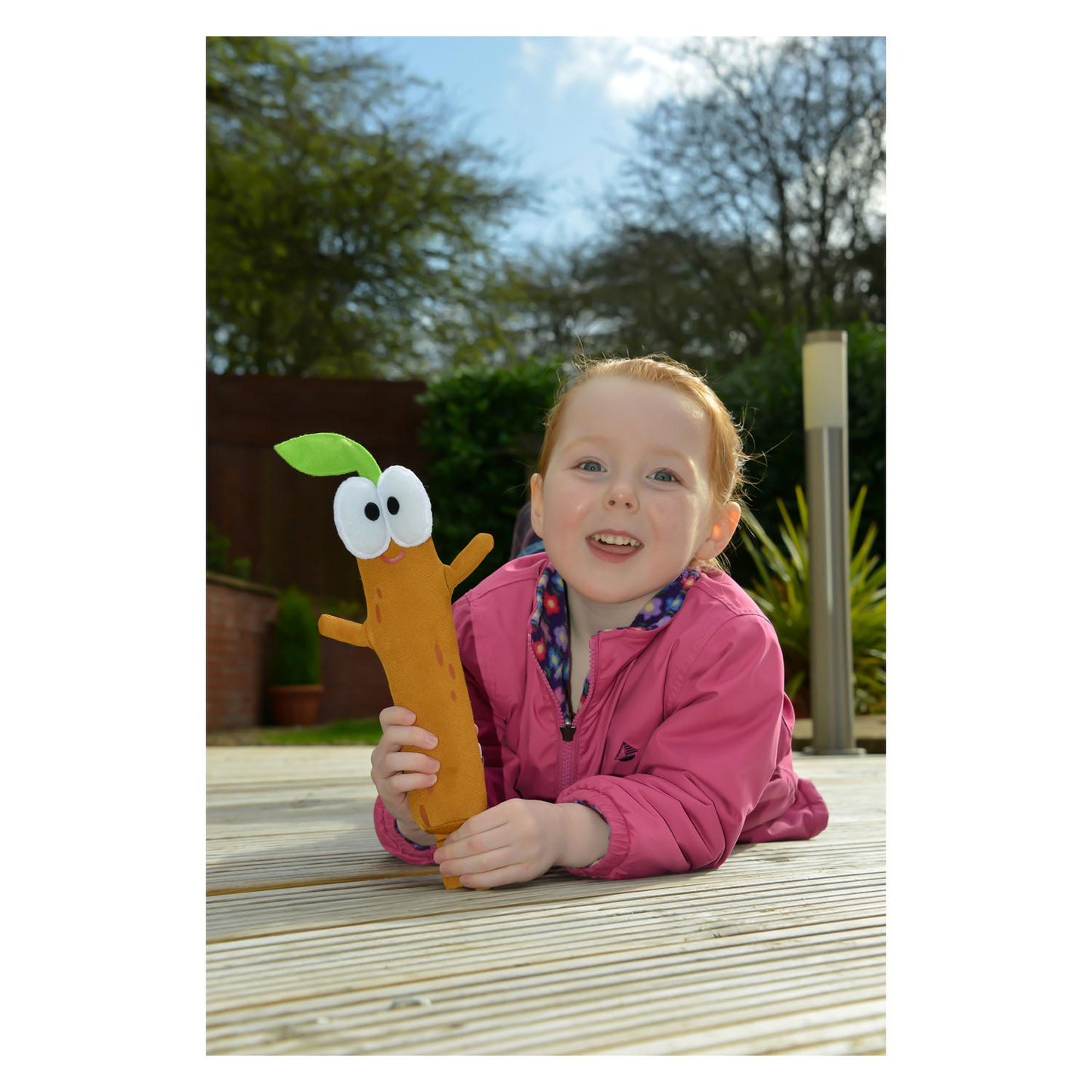 Hey duggee chantant un bâton collant peluche