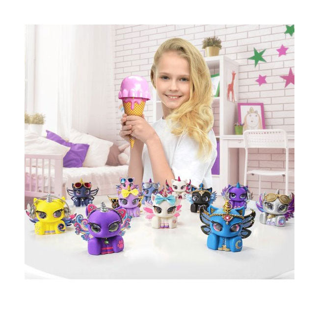 Crème glacée Spectron Unicones avec figure de jeu collectée
