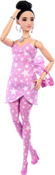 Barbie style luxe - robe en jean rose avec imprimé étoiles et cheveux noirs - poupée mannequin