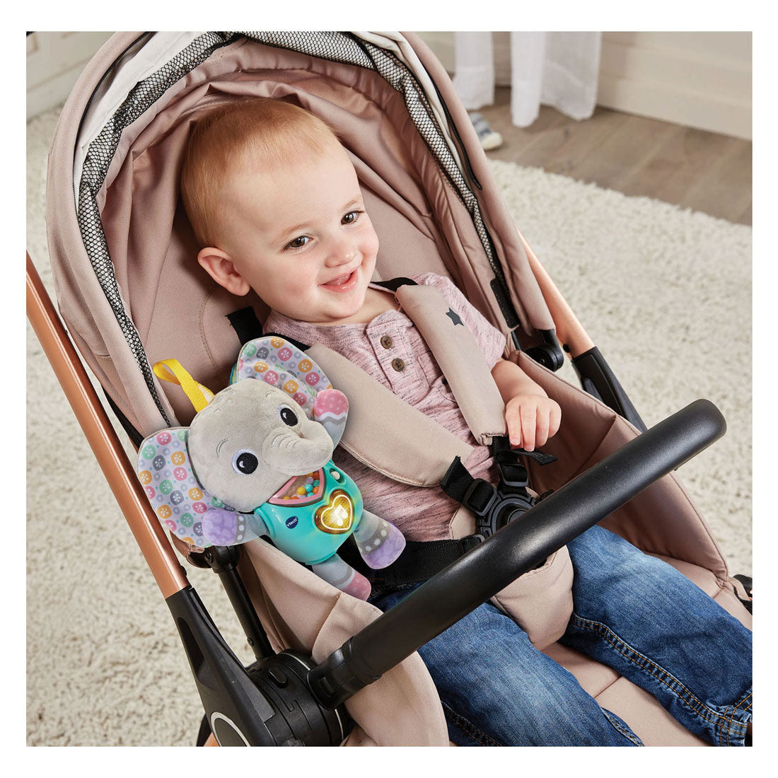 Vtech étreignière et joue des éléphants