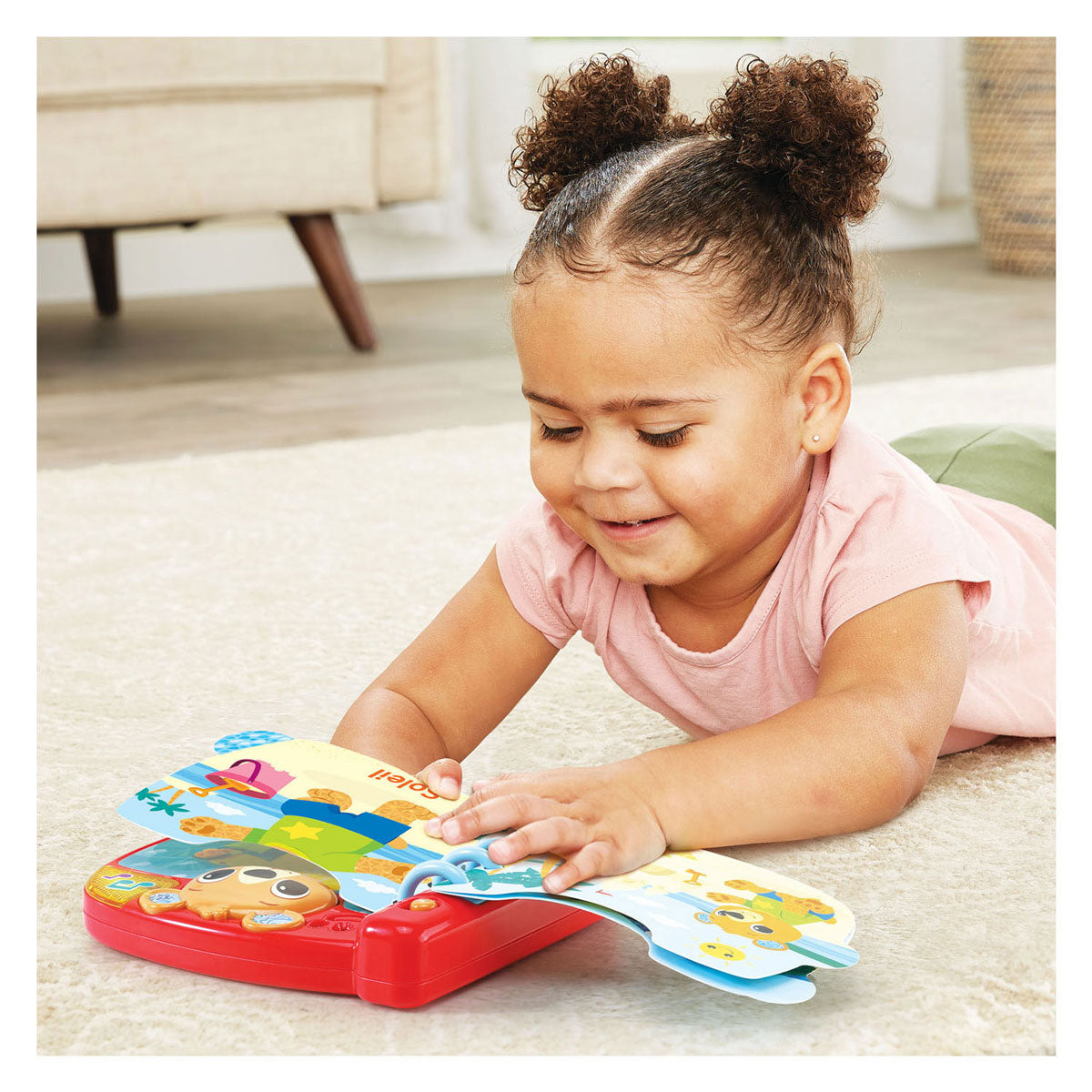 Vtech choisit des vêtements pour bébé avec un ours
