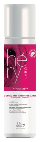 Hery notant le shampooing de pulvérisation anti-klit pour les cheveux longs