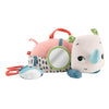 Fisher-Price sur le ventre jouant au rhinocéros errant