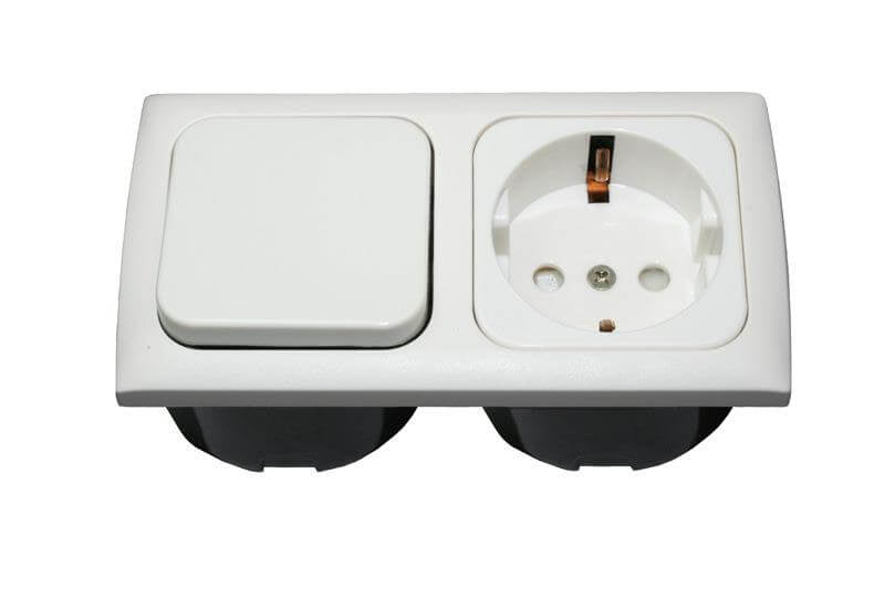 Combinaison interrupteur et prise murale C-line avec cadre opale 2x blanc