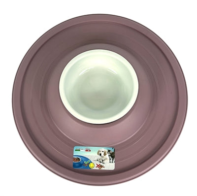 Heureux animal de compagnie fou des animaux de compagnie alimentant le volcan godet rougir rose