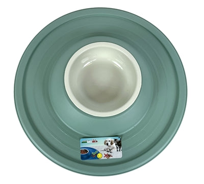Heureux animal de compagnie fou des animaux de compagnie alimentant le volcan de seau Sage Green