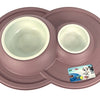 Heureux animal de compagnie fou des animaux de compagnie alimentant le volcan de godet double blush rose