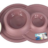 Heureux animal de compagnie fou des animaux de compagnie alimentant le volcan de godet double blush rose