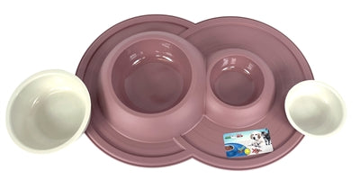 Heureux animal de compagnie fou des animaux de compagnie alimentant le volcan de godet double blush rose