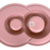 Heureux animal de compagnie fou des animaux de compagnie alimentant le volcan de godet double blush rose