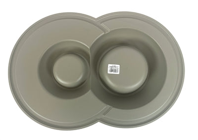 Heureux animal de compagnie fou des animaux alimentant le volcan de godet double mokka