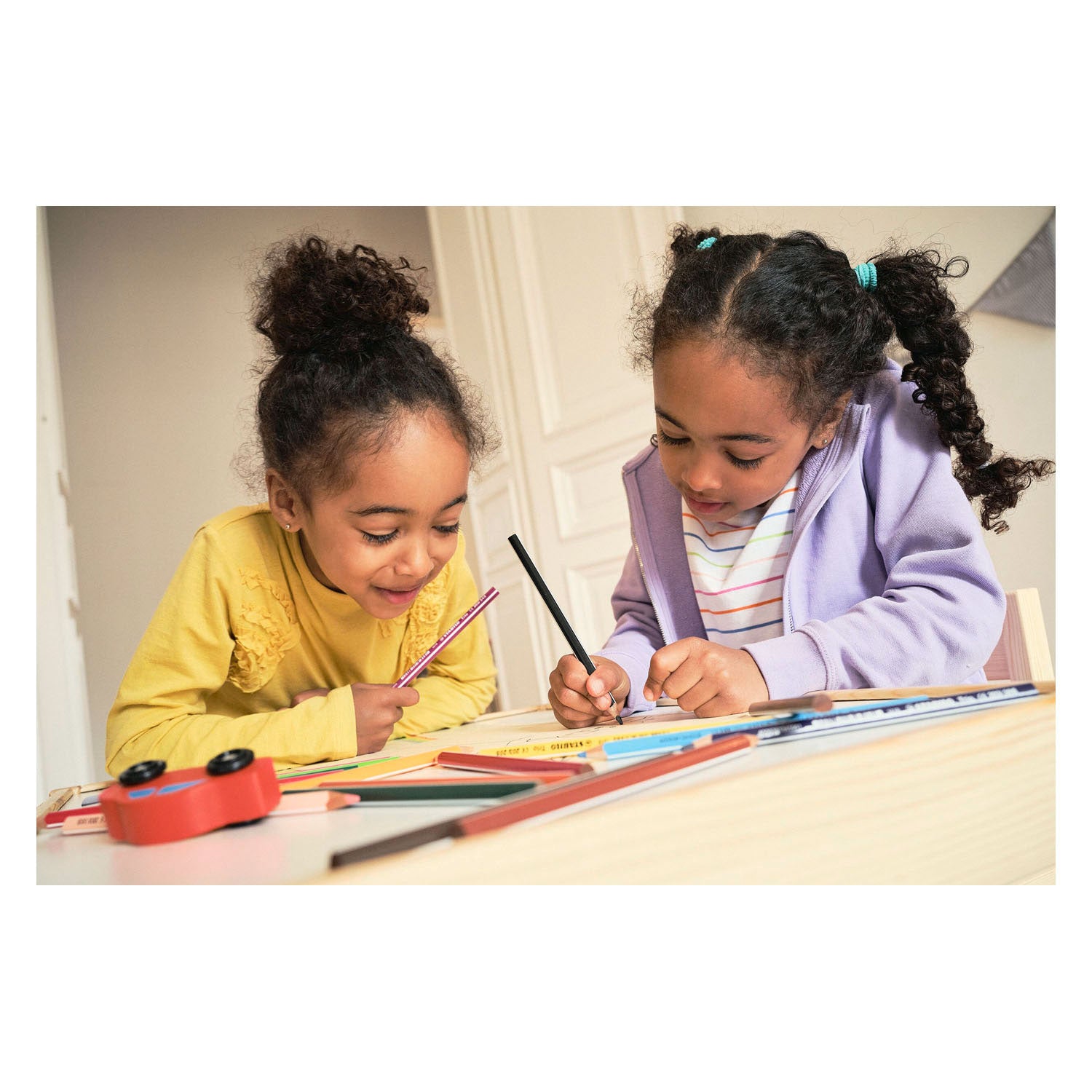 Stabilo trio crayons de couleur en emballage scolaire épais dans un étui en métal - 38 pcs.
