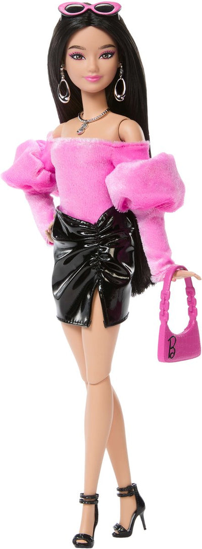 Style Barbie Deluxe - avec une mini-jupe brillante et des cheveux noirs - poupée mannequin