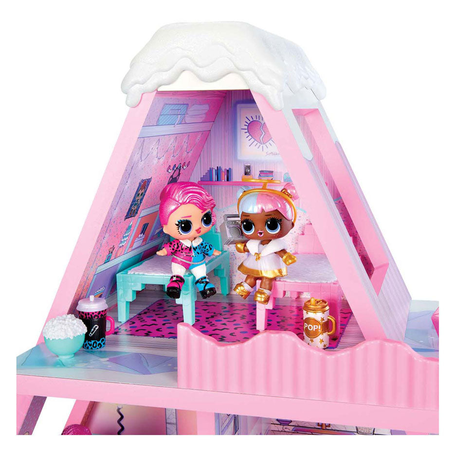 MDR. Chalet de neige d'hiver surprise poppenhuis