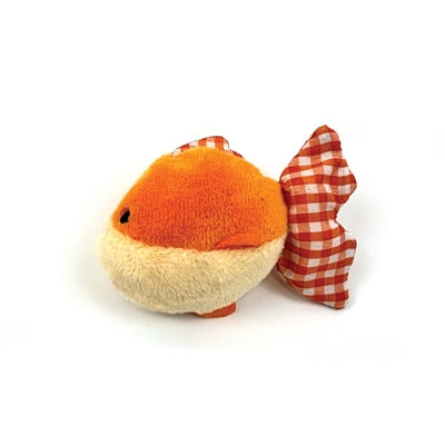 Happy animal tabby patch secouant le poisson rouge