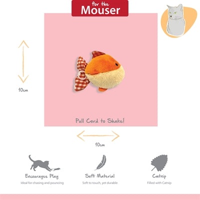 Happy animal tabby patch secouant le poisson rouge